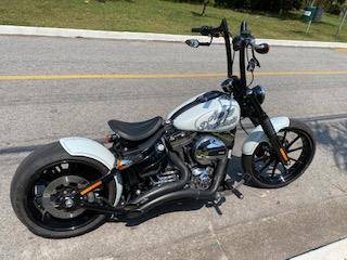 HARLEY-DAVIDSON SOFTAIL BREAKOUT HARLEY-DAVIDSON SOFTAIL BREAKOUT